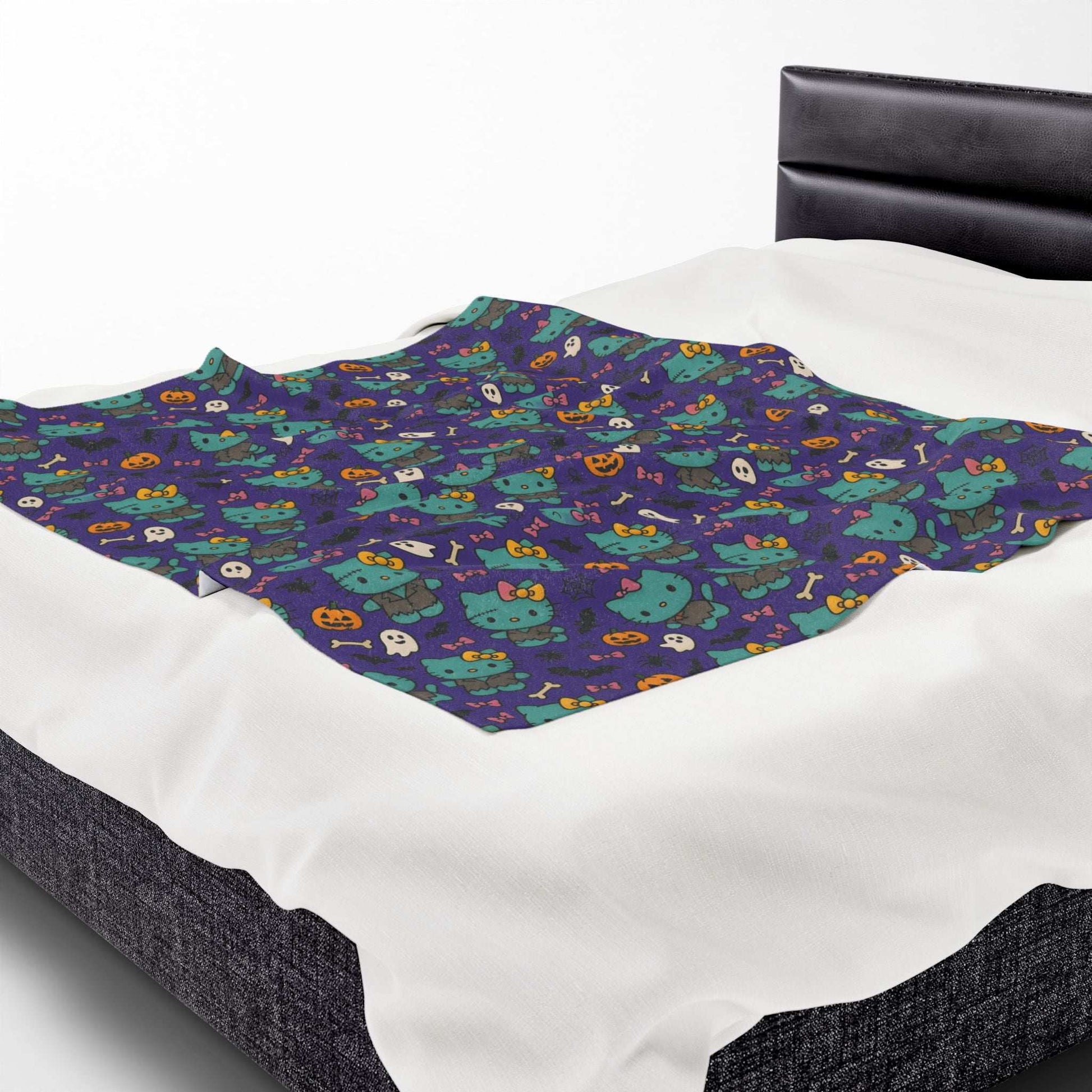 Halloween Cat Velveteen Plush Blanket purple